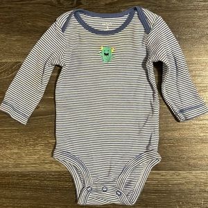 ♥️4/$10♥️ Carter’s long sleeve onesie